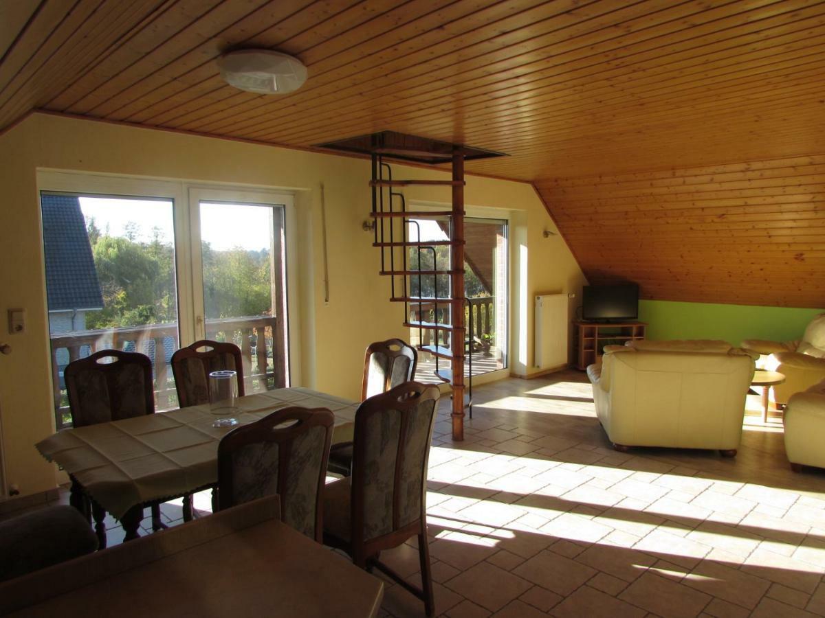 Ferienhaus Mit 2 Fewo In Mecklenburg Apartamento Wesenberg Exterior foto