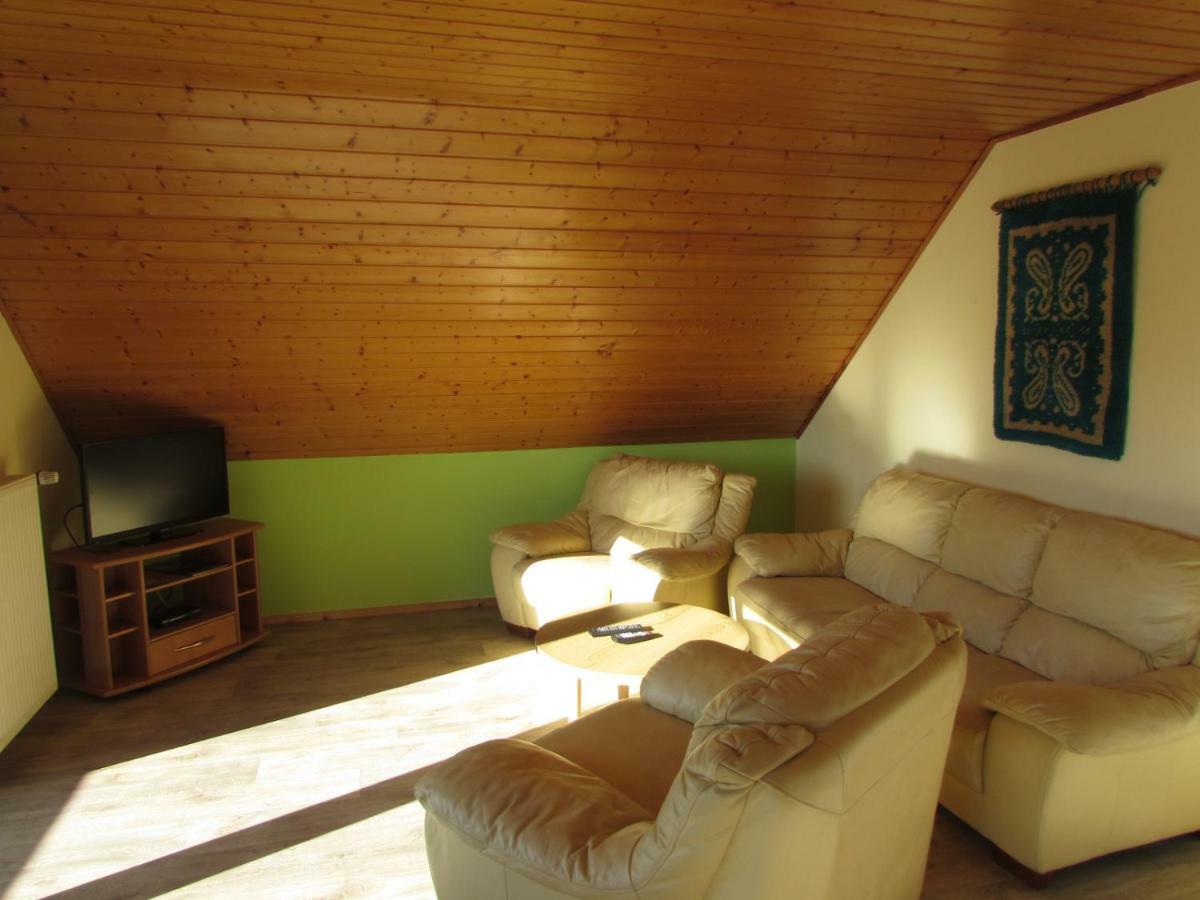 Ferienhaus Mit 2 Fewo In Mecklenburg Apartamento Wesenberg Exterior foto
