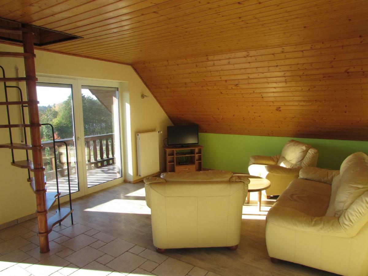 Ferienhaus Mit 2 Fewo In Mecklenburg Apartamento Wesenberg Exterior foto